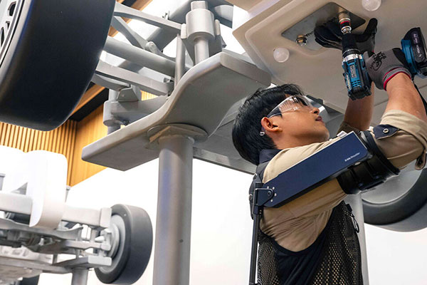 現(xiàn)代汽車推出碳纖維外骨骼，重量?jī)H1.9kg可使肩部減壓60%