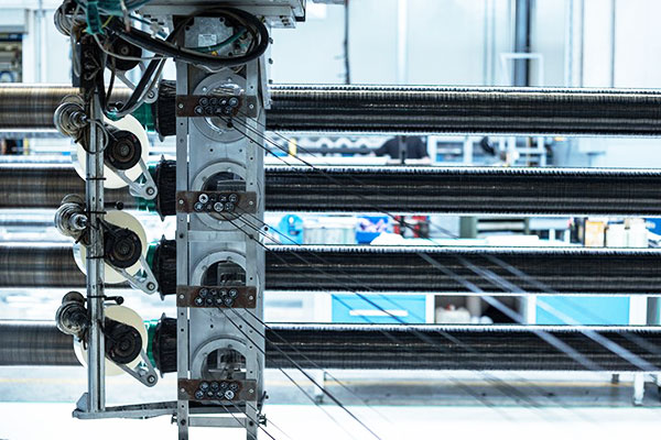 碳纖維復(fù)材國(guó)產(chǎn)化率突破80%，托舉空天地海交通網(wǎng)