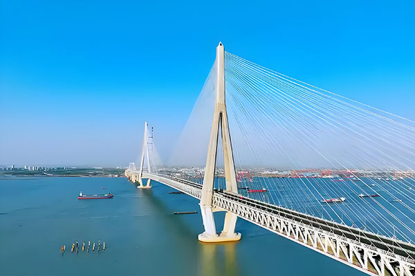 世界最大跨度斜拉橋通車(chē)!碳纖維復(fù)合材料拉索成亮點(diǎn)