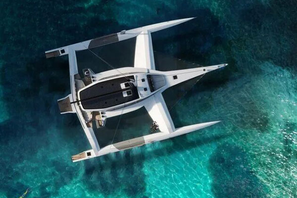 百英尺碳纖維三體帆船“阿娜希塔”號(hào)：駛向未來(lái)的綠色航程