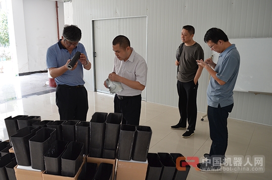 哈工大機(jī)器人研究所所長趙杰博士考察威盛新材碳纖維項目